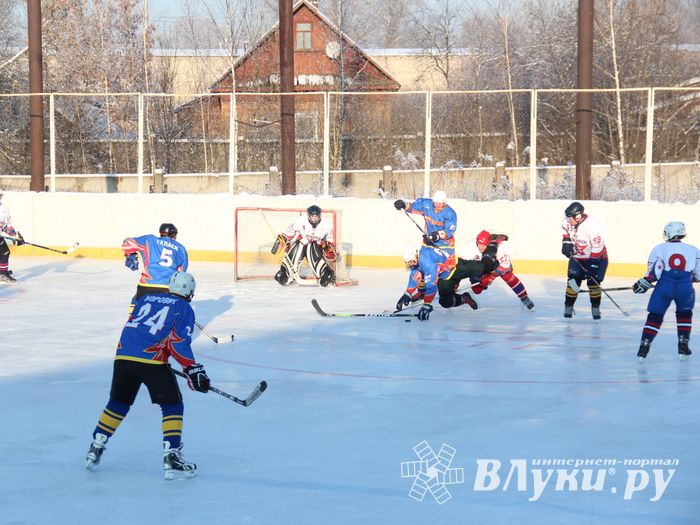 Великолукские хоккеисты разгромили гостей (фото)