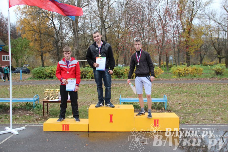 Легкоатлетический осенний кросс прошел в Великих Луках (фото)