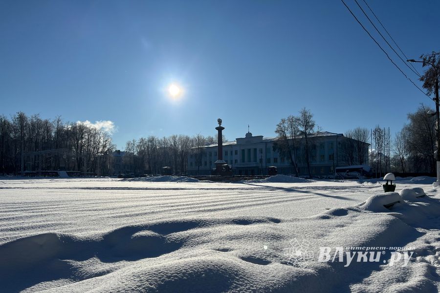 Великие Луки переживают самую снежную зиму за 32 года