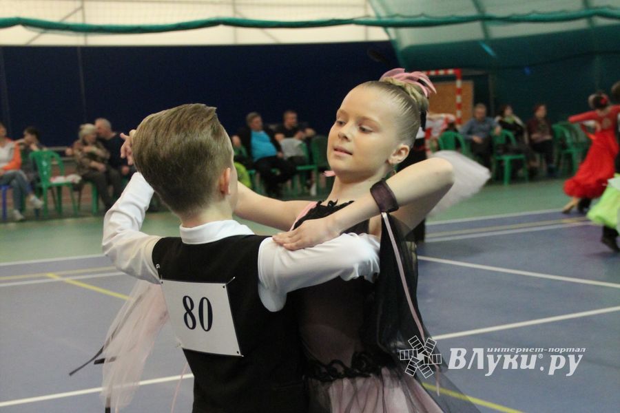 В Великих Луках прошел турнир по спортивным бальным танцам (ФОТО)