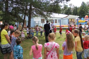 ​В Великих Луках сказочный «Праздник мороженого» подарил радость детям