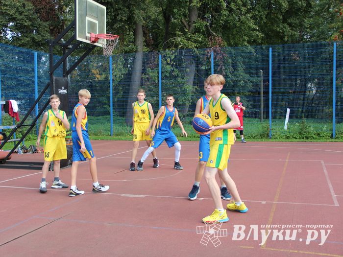 В Великих Луках прошли региональные соревнования «Оранжевый мяч» (ФОТО)