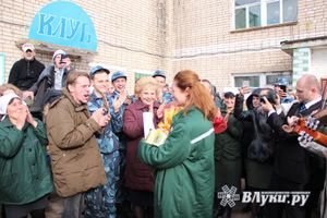 Сегодня в широкий прокат выходит мелодрама «Жги!», на съёмкох которой, в Невельской колонии, побывали ВЛуки.ру (ВИДЕО, ФОТО)