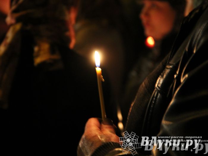 Крестным ходом встредили великолучане светлый праздник Пасхи