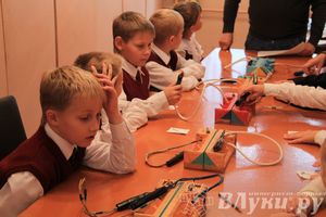 Великолукских лицеистов посвятили в «Маленькие мастера»