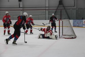 Памятный турнир по хоккею прошел в великолукском «Айсберге» (ФОТО)