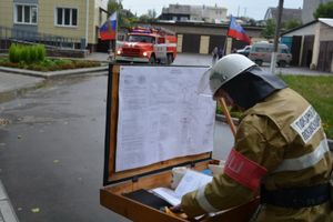 Себежские огнеборцы потушили условный пожар в кабинете районной поликлиники (фото)