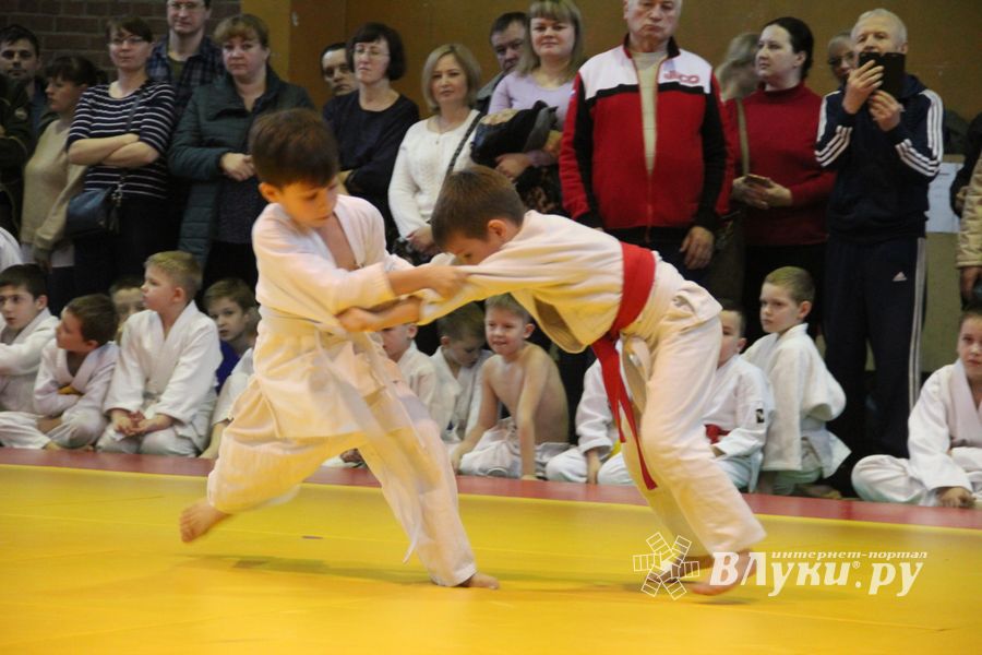 В Великих Луках прошли соревнования, посвященные памяти героев 6-й роты (ФОТО)