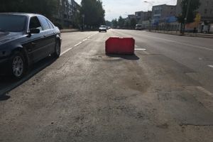 Опасность под ногами: Великие Луки поглотит канализационная пучина? (ФОТО)