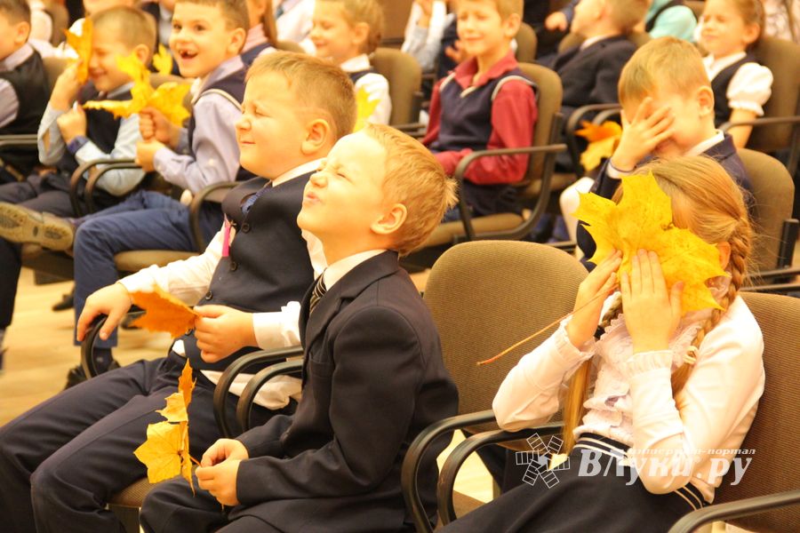В школу №13 Великих Лук приходила осенняя сказка (ФОТО)