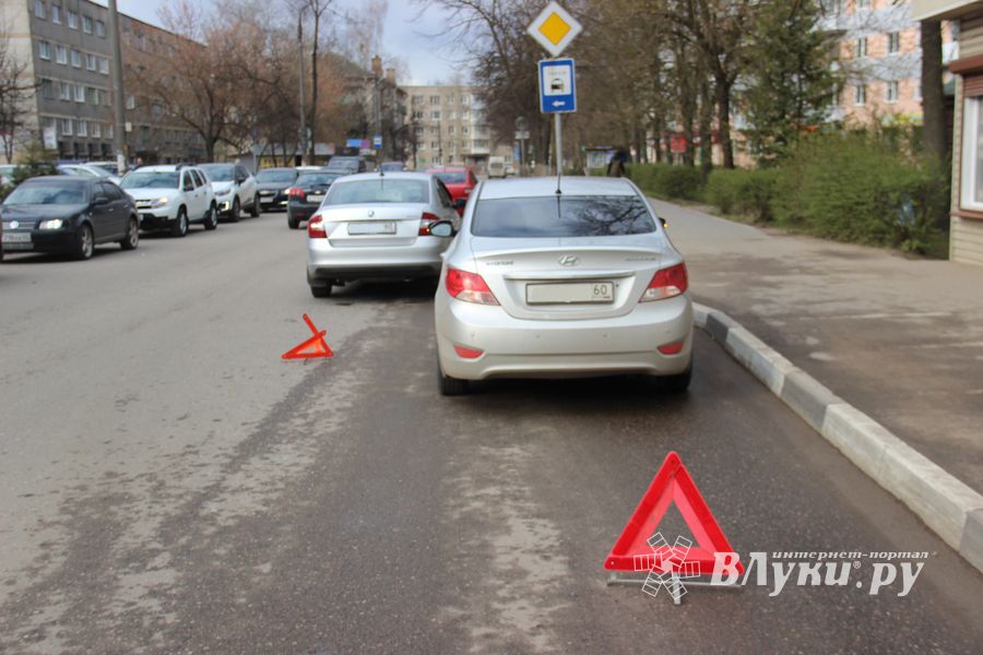 Три автомобиля попали в ДТП на улице Зверева (ФОТО)
