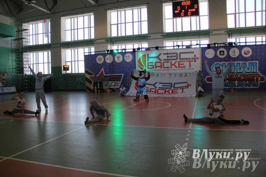 В Великих Луках прошли финальные игры Чемпионата ШБЛ «КЭС-БАСКЕТ» (фото)