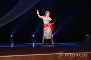 В ДК ЛК прошел музыкально-танцевальный спектакль «Босиком по млечному пути» (фото)