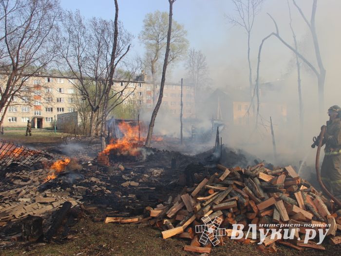На пожаре в пр. Нелидовском ликвидировали открытое горение (ФОТО)