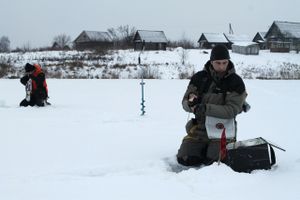 На Пореченском озере прошел Чемпионат города Великие Луки по ловле рыбы на блесну со льда (ФОТО)