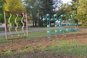 В Великих Луках продолжается реконструкция сквера на площади Калинина (фото)