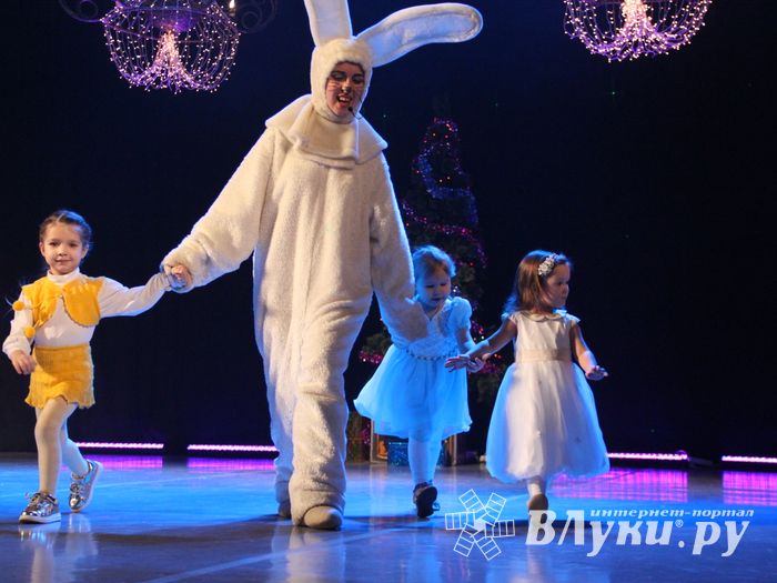 Маша, Медведь и все, все, все на сцене ДК Ленина (ФОТО)