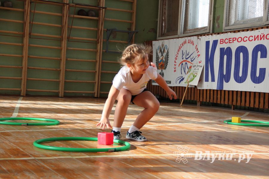 В Великих Луках стартовали спортивные соревнования среди дошколят «Юные олимпионики»