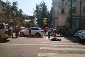 На центральном проспекте Великих Лук пострадали два человека (ФОТО)