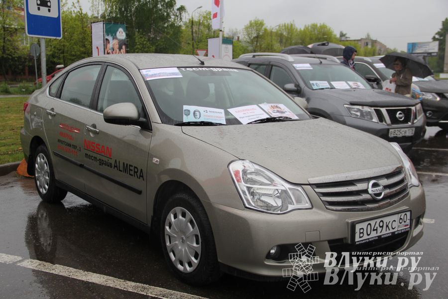 В Великих Луках прошла «Весенняя автоярмарка Великие Луки — 2015» (фото)