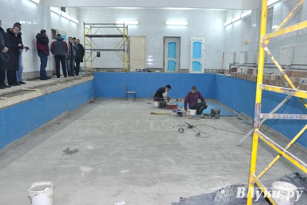 Масштабные работы по капитальному ремонту учреждений образования идут в Великих Луках (фото)