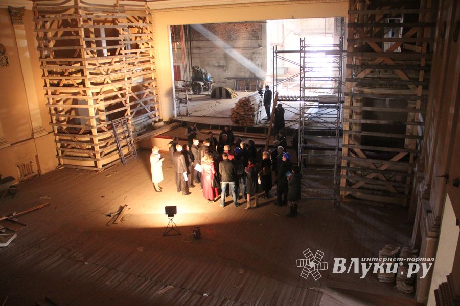 В театре не могут быть пластиковые окна... (фото)