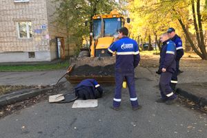 Технический колодец шокировал великолукских газовщиков (ФОТО)