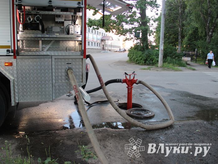 В Великих Луках произошёл пожар в магазинах (ФОТО)