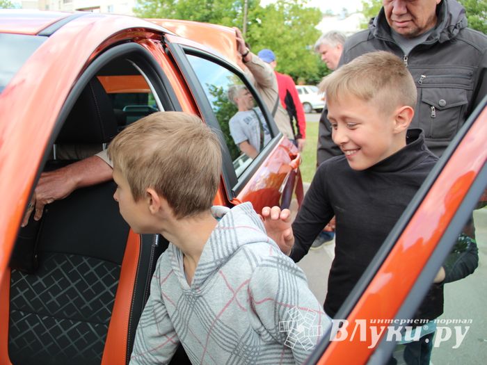 Презентация новой модели LADA Vesta Cross состоялась в Великих Луках (ФОТО)