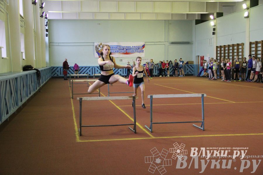 В Великих Луках прошли соревнования по легкой атлетике (фото)