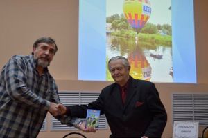 Великолучанин Владимир Николаевич Павлов представил свою книгу – сборник стихотворений «Запевай!» (фото)