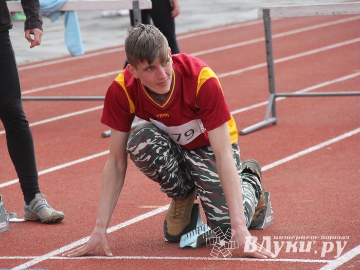 В Великих Луках проходят соревнования «Шиповка юных» (ФОТО)