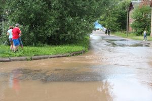 Серьёзная авария на водопроводе в Великих Луках (ФОТО; ВИДЕО)