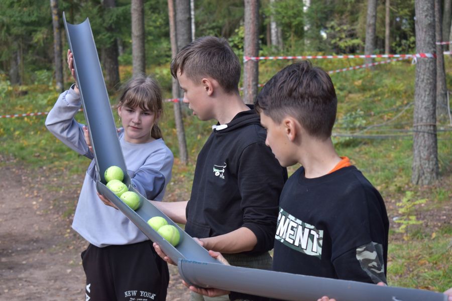 Великолукские школьники приняли участие в туристском слёте «Дорогу осилит идущий» (ФОТО)