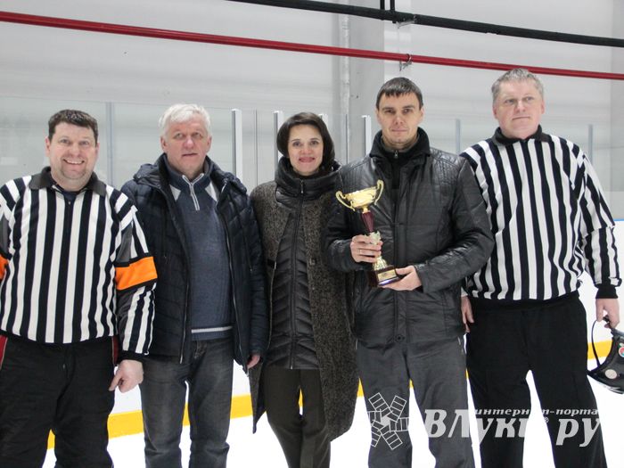 Памятный турнир по хоккею прошел в великолукском «Айсберге» (ФОТО)