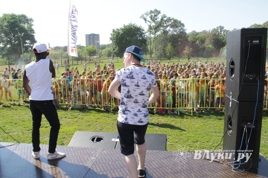 Яркие эмоции «ColorFest» в Великих Луках (ФОТО)