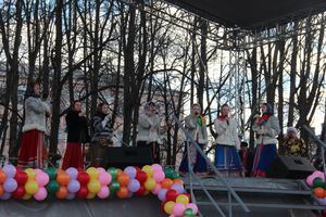 В Великих Луках широко отметили Масленицу (ФОТО)