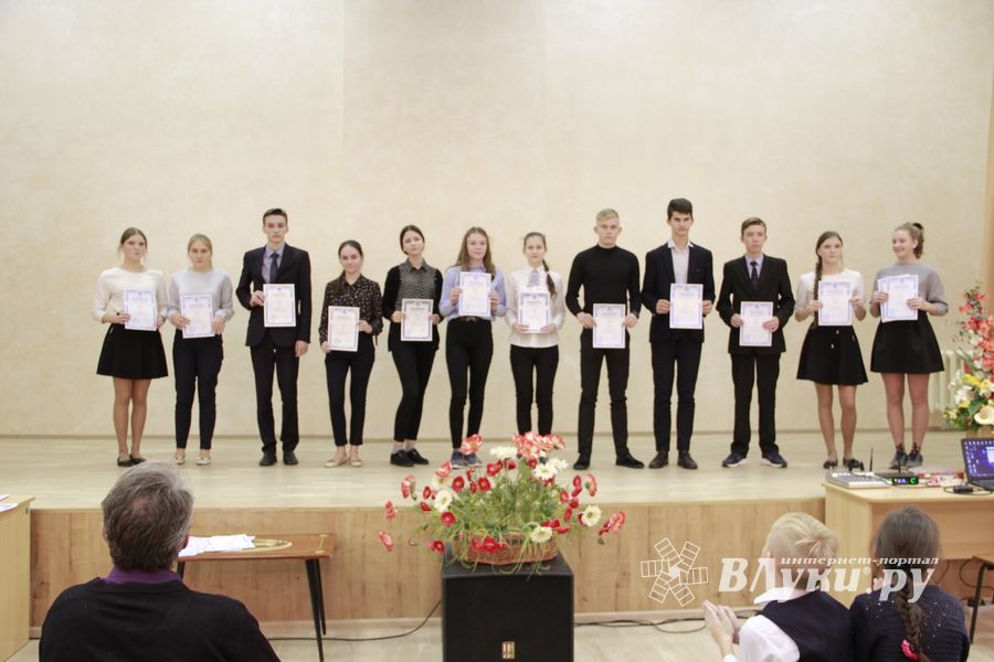 В великолукской школе № 13 чествовали лучших в спорте и учебе (ФОТО)