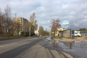 В Великих Луках из-за прорыва трубы затопило улицу (ФОТО)