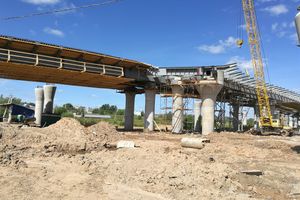 Строители приступили к усилению проезжей части путепровода Великих Лук (ФОТО)