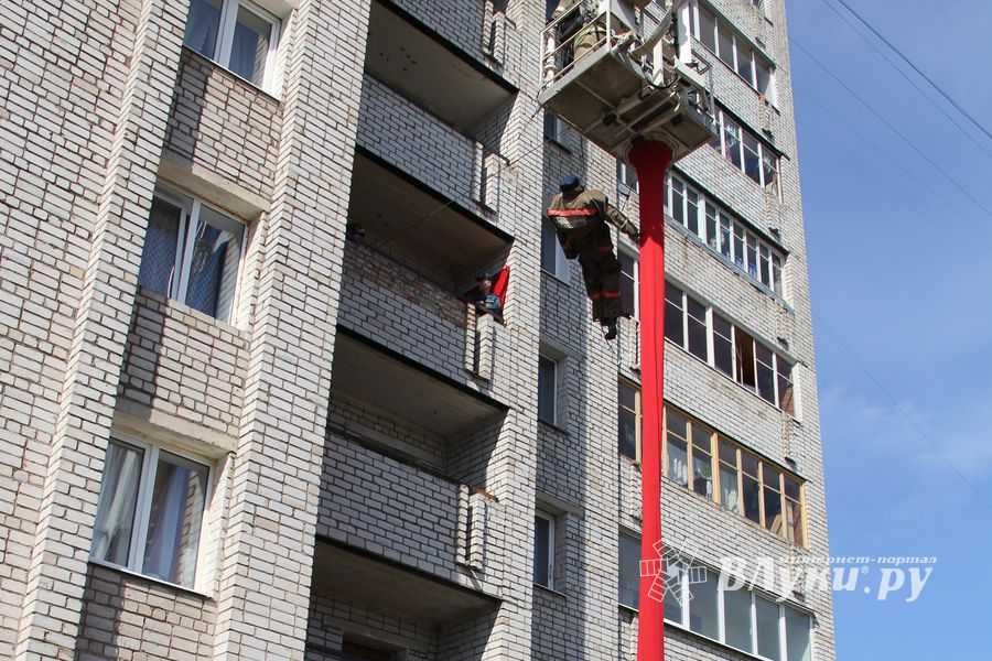 В Великих Луках прошли соревнования пожарных расчетов