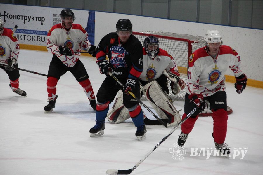 Матч НХЛ прошел в великолукском «Айсберге» (ФОТО)