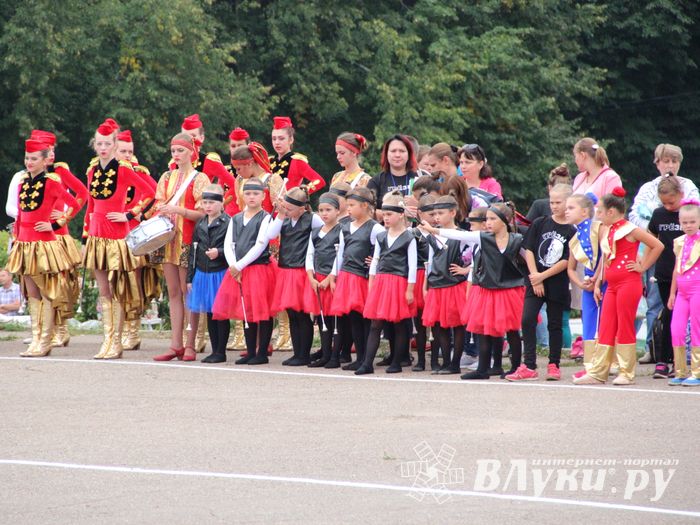 В Великих Луках проходит Международный фестиваль-конкурс среди мажореток и барабанщиц на кубок города Воинской славы Великие Луки (ФОТО)