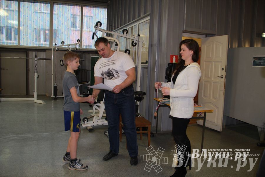 В Великих Луках состоялся Чемпионат по гиревому спорту (фото)