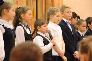 Зачем самых младших учеников 13-й школы испачкали мелом (ФОТО)