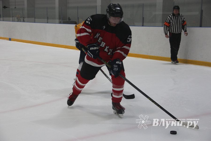 Хоккейные матчи чемпионатов города Великие Луки и Псковской области по хоккею прошли в СОК «Айсберг» (ФОТО)