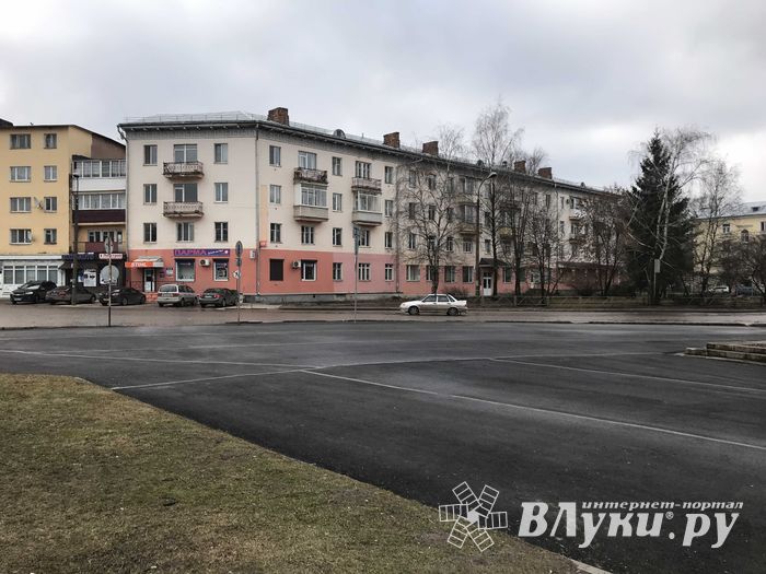 На площади Калинина появился новый асфальт (ФОТО)