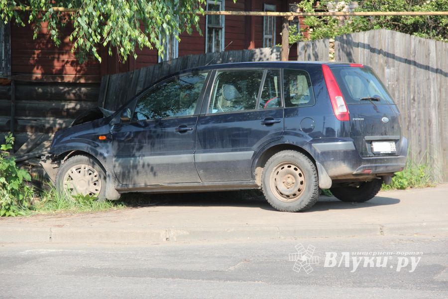 Ещё одно ДТП на Третьей Ударной Армии (ФОТО)