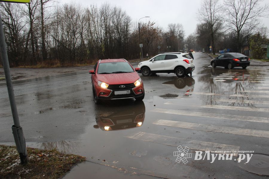 ДТП на проспекте Гагарина в Великих Луках (ФОТО)