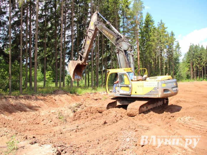 Строительство велоцентра в Великих Луках: склад, спортплощадки, велодорожки и земляника (ФОТО)